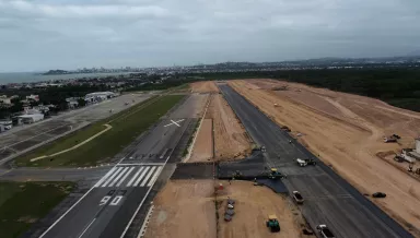 Construção da nova pista do Aeroporto de Macaé chega a 80%